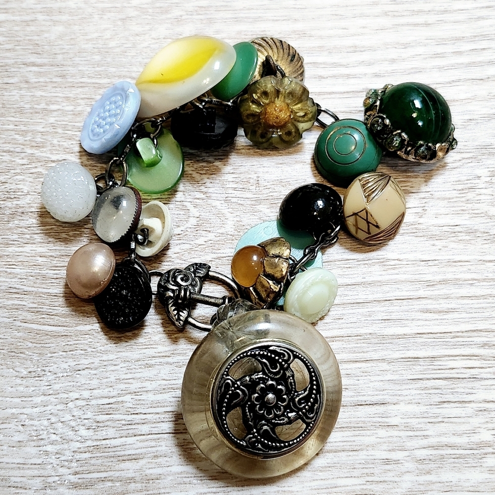 Vintage and Antique Button Charm Bracelet OOAK Fashion Jewelry